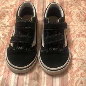 Toddler girl’s vans sneakers